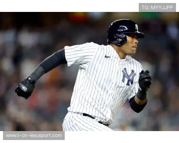 MLB外场冲刺接杀成为赛季最佳回放之一