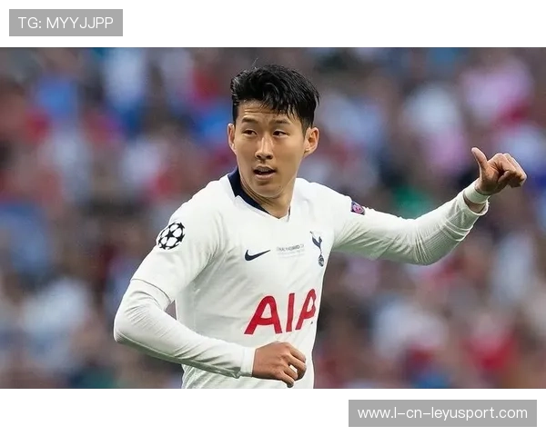 孙兴慜从零角度突然打门，热刺前场灵性十足：一场攻势背后的化学反应